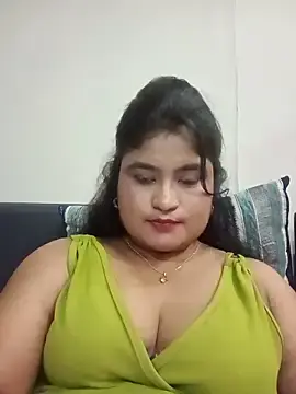 Hornyriyanka  live sex cam