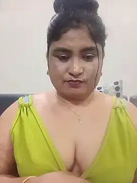 Hornyriyanka  live sex cam
