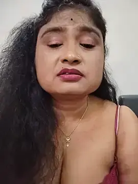 Hornyriyanka  live sex cam