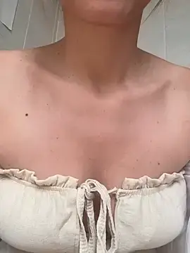Rosa_Pantera  live sex cam