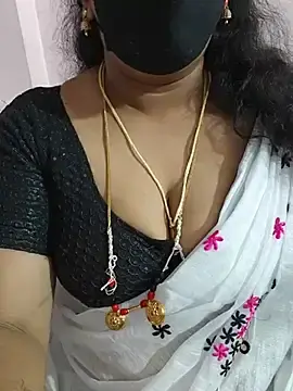 Luci-queen  live sex cam