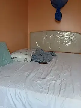 Pinky-lips  live sex cam