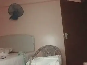 Pinky-lips  live sex cam