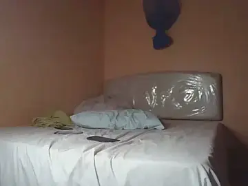 Pinky-lips  live sex cam