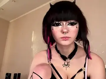 HolyCute  live sex cam