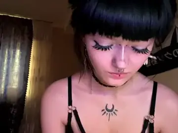 HolyCute  live sex cam