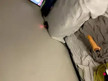 Ozge-SluttyScream69  live sex cam