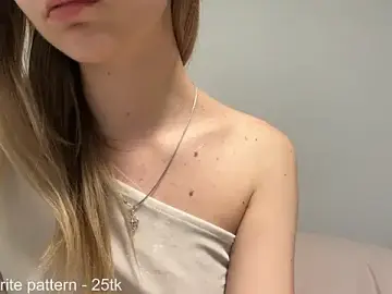 Peachy_keens  live sex cam
