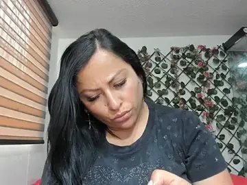 Emiily_88  live sex cam