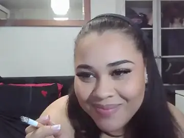 Luxeivy25  live sex cam