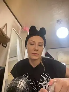 Shelly-Marie  live sex cam