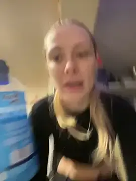 Shelly-Marie  live sex cam