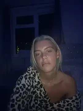 Scouseblondie  live sex cam