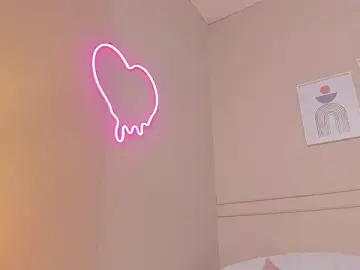 _lucia_18  live sex cam