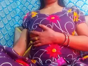 Nikitahot3  live sex cam