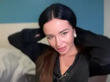 Ravolinn  live sex cam