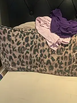 Spoiltsydney101  live sex cam
