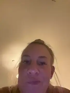 Nastyblondemilf  live sex cam