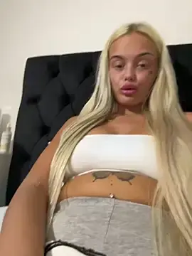 BritishBarbiex  live sex cam