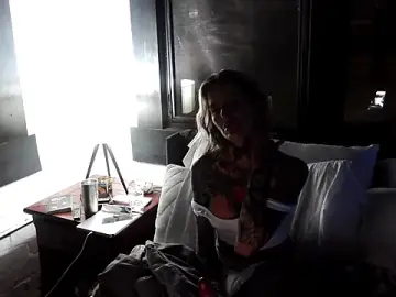 Tattedvixen  live sex cam