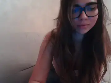 Yvelina  live sex cam