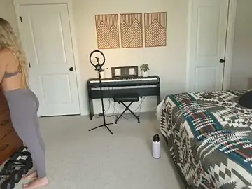 Xxyourgirlblair  live sex cam