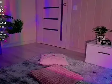 KiraVelvetik  live sex cam