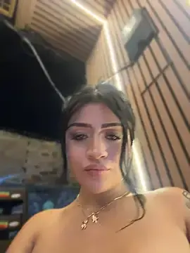 Lucianaroy  live sex cam