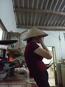 Bong_Hoa  live sex cam
