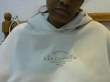 Blackslut4u  live sex cam