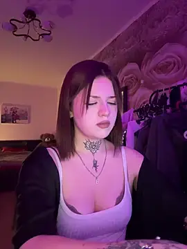 Elisey18  live sex cam