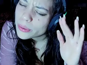 Ginakatana  live sex cam