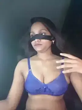 Ishaniya  live sex cam