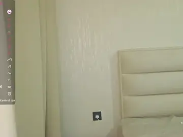 LongChillGerl  live sex cam