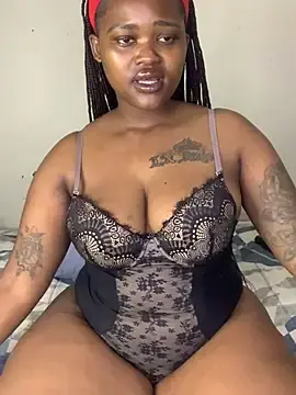 ThickPearlx23  live sex cam
