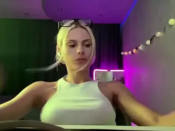 MirandaKunda  live sex cam