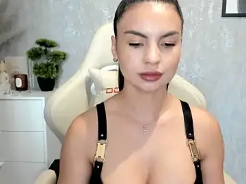 MistressMiia  live sex cam