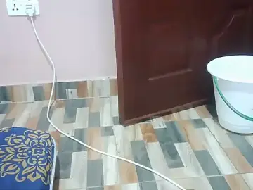Squirty_pussie  live sex cam