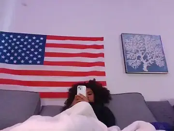 Tiny_tindra  live sex cam