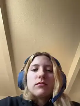 Kehlaniluvsyou69  live sex cam
