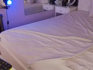LunaQuinnn  live sex cam