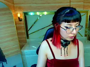 Ravenn_r  live sex cam