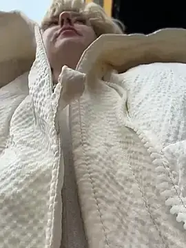 RonnieKiss  live sex cam