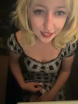 RonnieKiss  live sex cam