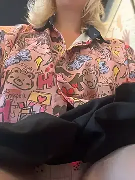 RonnieKiss  live sex cam