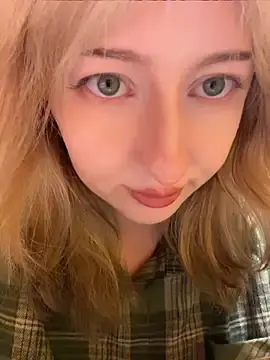 RonnieKiss  live sex cam