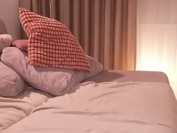 Pauline__7  live sex cam