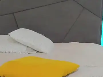 HollyTailors  live sex cam