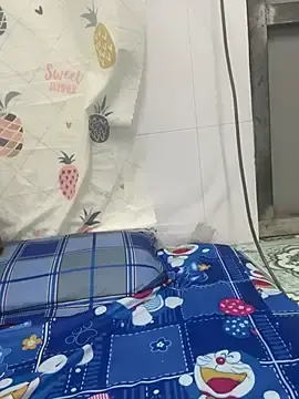 Bi_biii  live sex cam