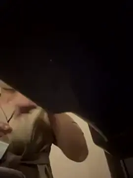 Bi_biii  live sex cam